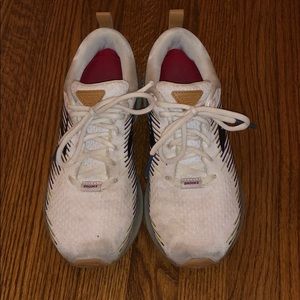 Brooks Levitate running shoes
